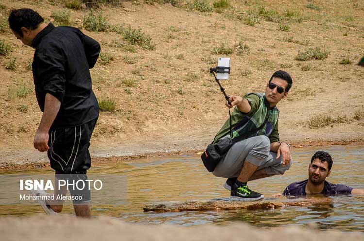 دومین چشمه آب رنگین دنیا زیر لگد